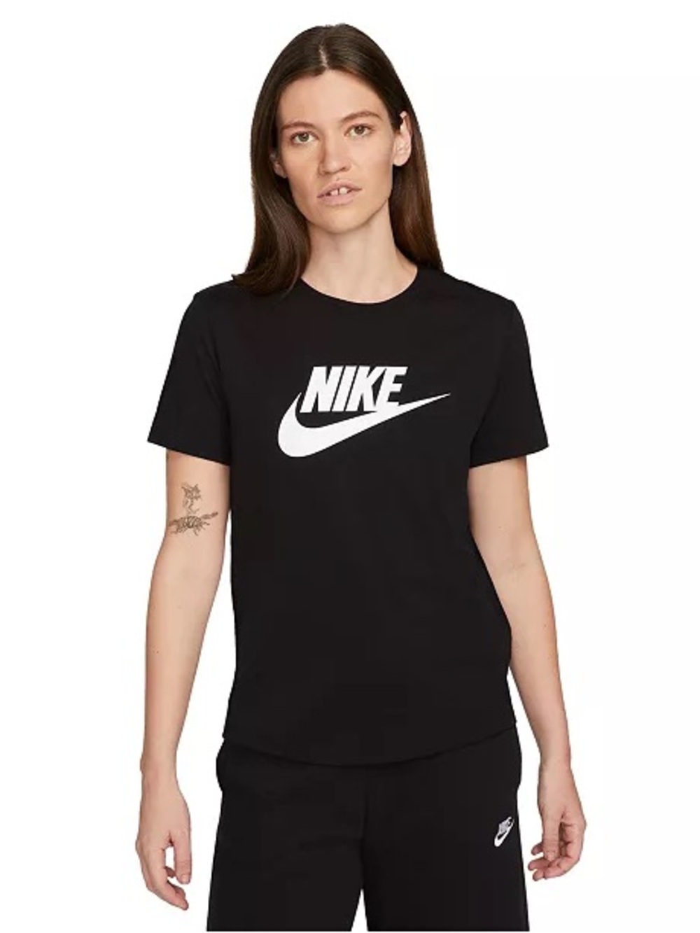 NWT Nike Sportswear Essentials Logo T-Shirt